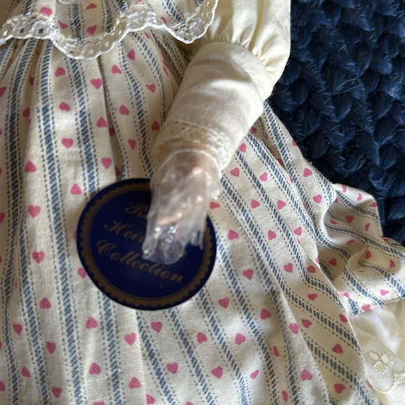 Vintage Royal Heirloom Collection Porcelain Doll Pauline - Picture 9 of 12